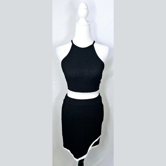 Medium Black & White 2pcs Set Crop Top & Skirt - Picture 1 of 3